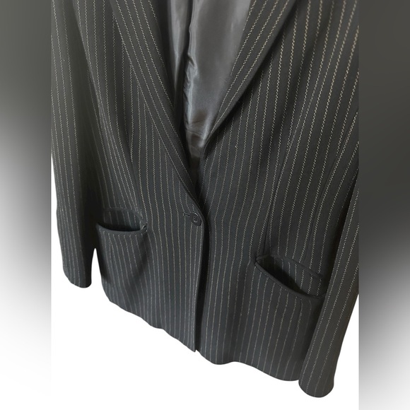 Oscar de la Renta Black Pinstripe Women's Blazer size 4 - Picture 2 of 9
